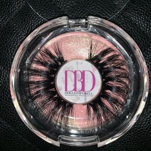 DolledByDrell Lashes in style AMINA